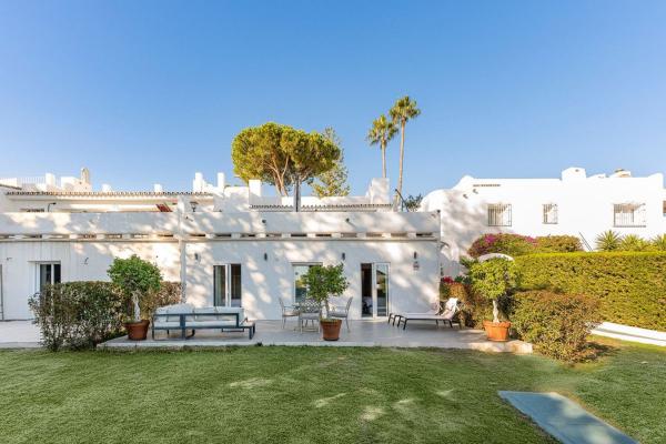 Chalet adosado en Aloha, Marbella thumbnail 3