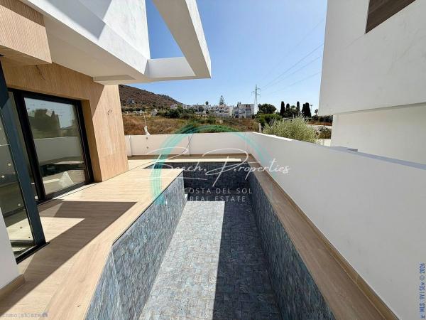 Chalet independiente en venta en Casa o chalet en Avda Pescia - Ctra de Frigiliana, Nerja, Nerja
thumbnail 3