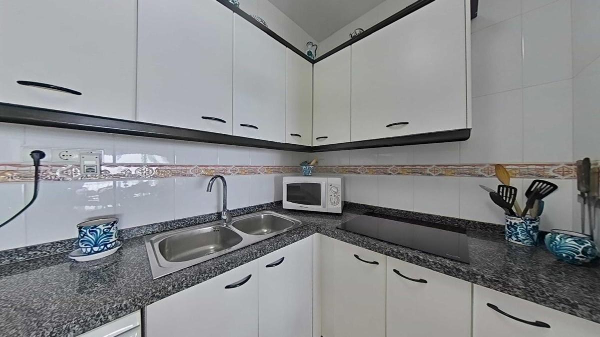 Venta de piso en Piso en Paseo Marítimo Rey de España, Zona Puerto Deportivo, Fuengirola, Fuengirola
photo 4