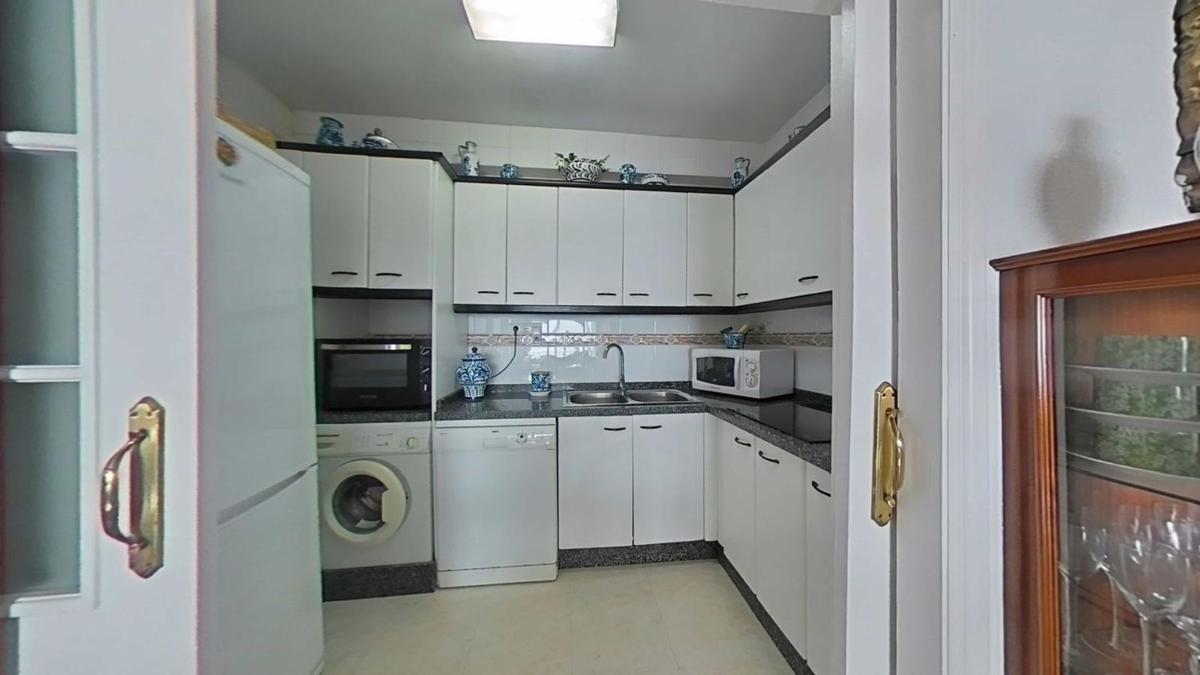 Venta de piso en Piso en Paseo Marítimo Rey de España, Zona Puerto Deportivo, Fuengirola, Fuengirola
photo 5