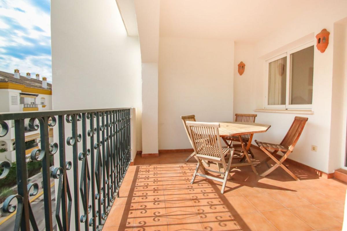 Venta de piso en Piso en Calle Cutar, La Carolina-Guadalpín, Marbella, Marbella
photo 2