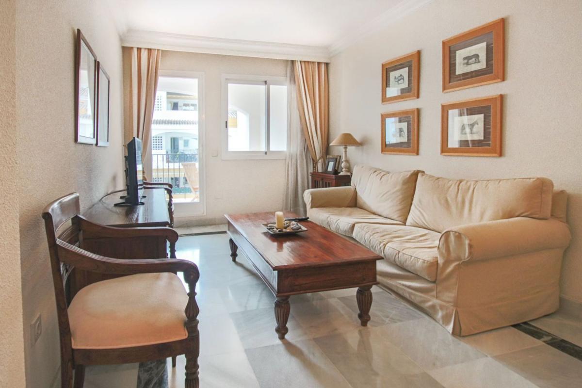Venta de piso en Piso en Calle Cutar, La Carolina-Guadalpín, Marbella, Marbella
photo 3