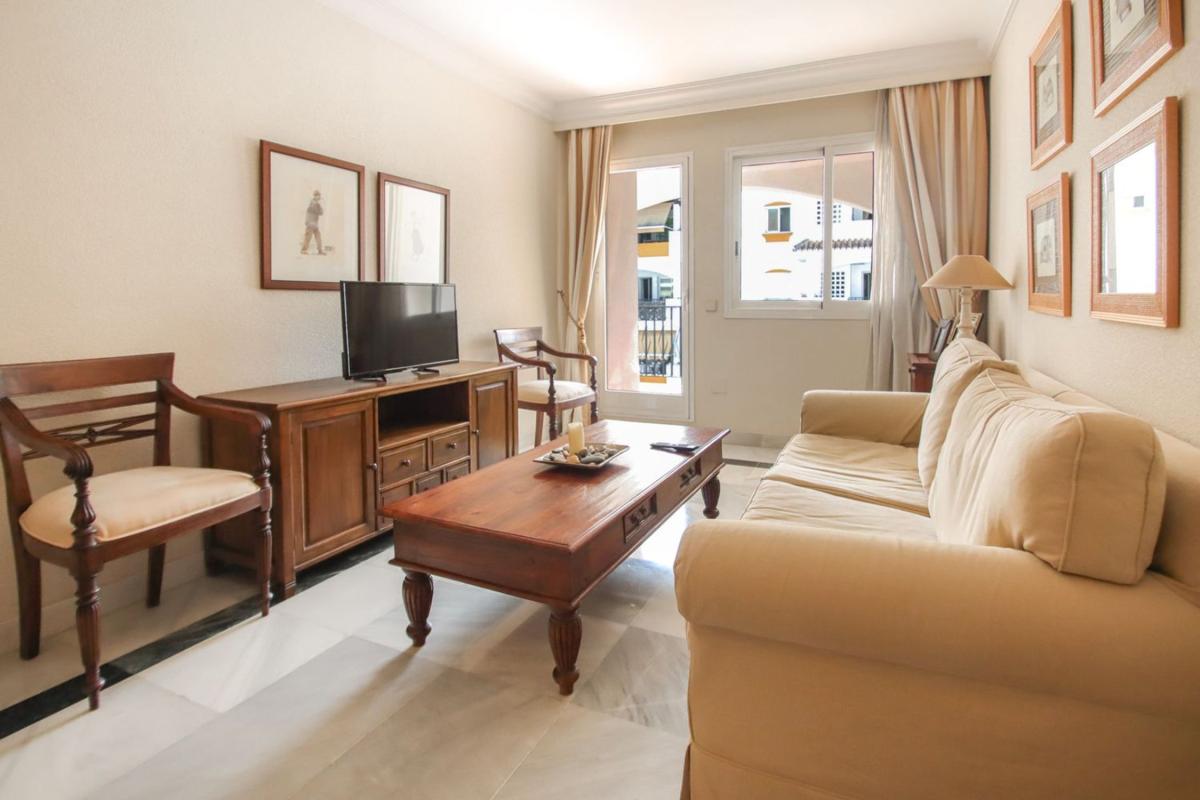 Venta de piso en Piso en Calle Cutar, La Carolina-Guadalpín, Marbella, Marbella
photo 4