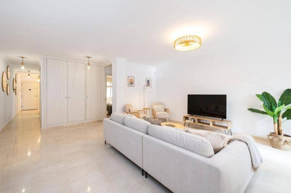 Venta de piso en Piso en Calle San Pancracio, 6, Zona Puerto Deportivo, Fuengirola, Fuengirola
 photo 2