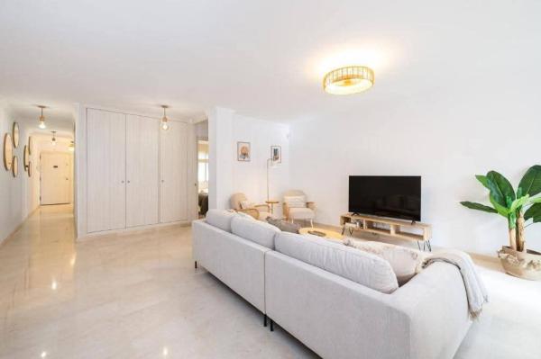 Venta de piso en Piso en Calle San Pancracio, 6, Zona Puerto Deportivo, Fuengirola, Fuengirola
 photo 2