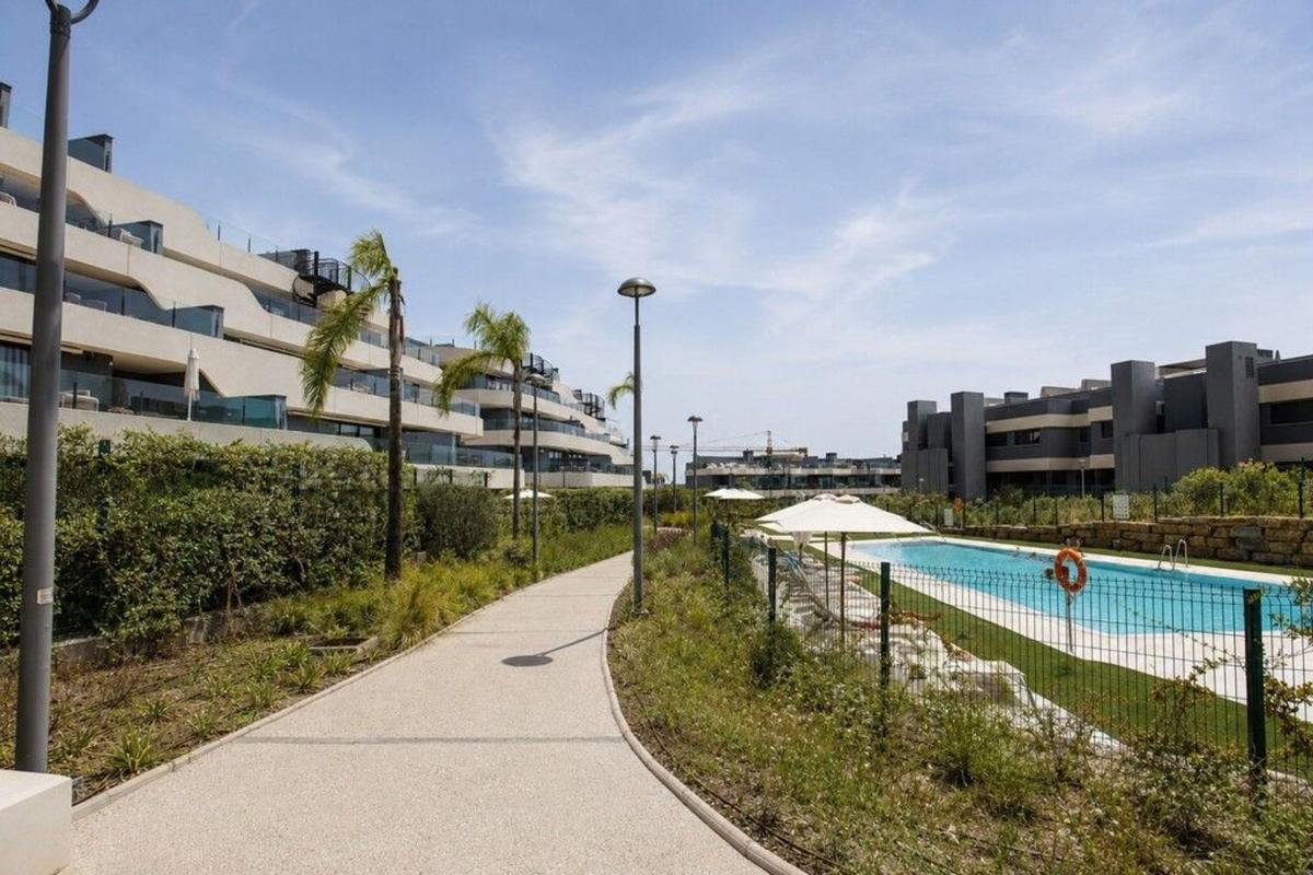 Venta de piso en Piso en La Concha-Resina Golf, Estepona, Estepona
photo 2