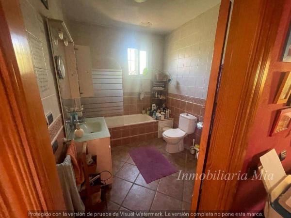 Частный шале на продаже в  Casa o chalet en Coin, Коин photo 4
