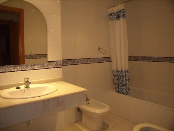 Venta de piso en Piso en Calle Faraján s/n, La Concha-Resina Golf, Estepona, Estepona
 photo 3