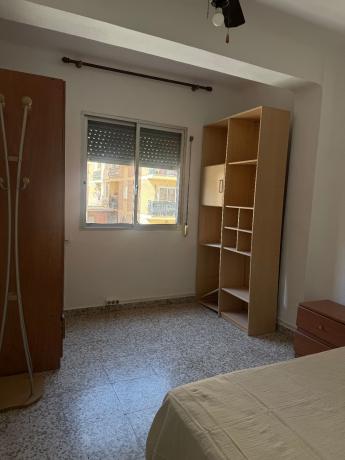 Venta de piso en Piso en Rotonda de Suárez, Victoria Eugenia, Málaga, Málaga
 photo 2
