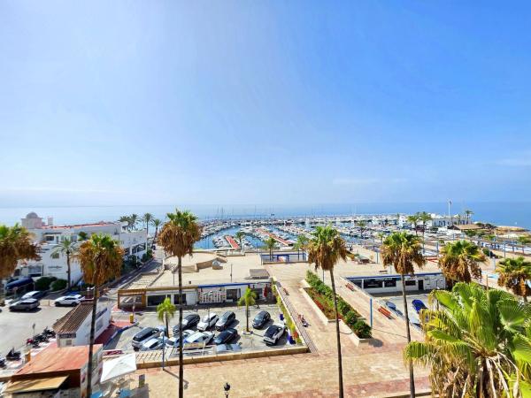 Sale of flat in Piso en Avenida Duque de Ahumada, Playa Bajadilla-Puertos, Marbella, Marbella
thumbnail 2