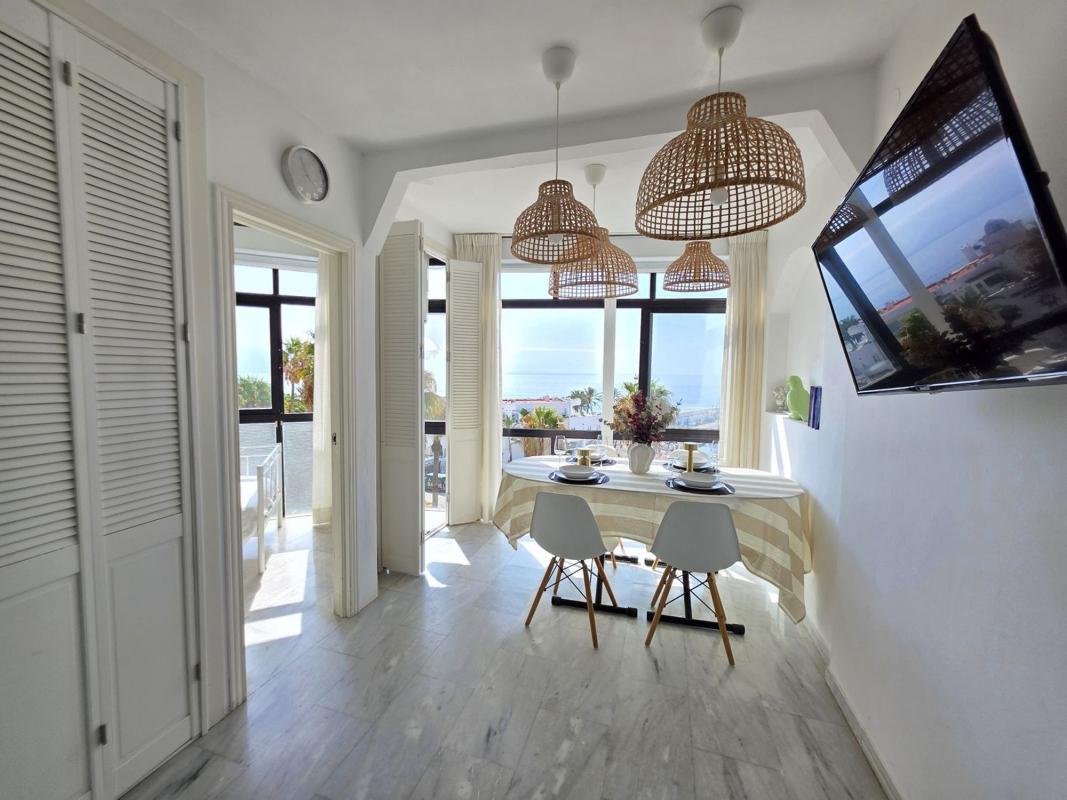 Sale of apartment in Piso en Avenida Duque de Ahumada, Playa Bajadilla-Puertos, Marbella, Marbella
 photo 3