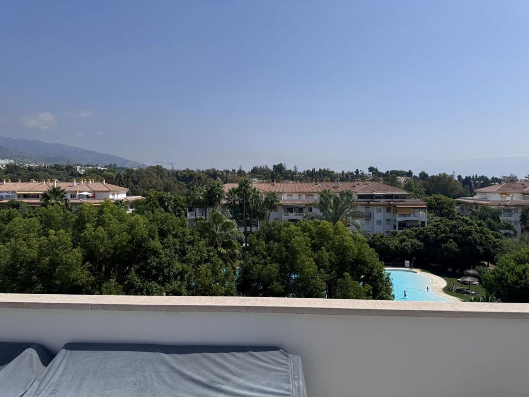 Venta de ático en Ático en Avenida Príncipe Salman, 2, La Dama de Noche-La Alzambra, Marbella, Marbella photo 2
