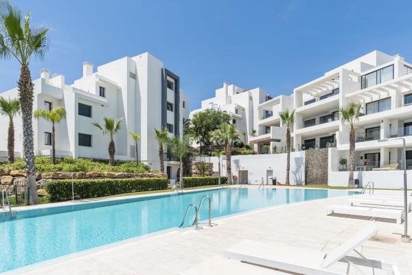 Venta de piso en Piso en Avenida del Arte, Estepona Golf, Estepona, Estepona
 photo 1