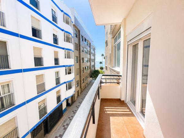 Venta de piso en Piso en San Roque, Puerto de Estepona, Estepona, Estepona
 photo 1