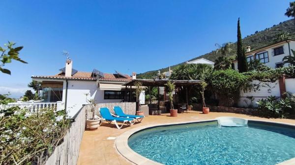 Частный шале на продаже в  Casa o chalet en Manantiales - Lagar - Cortijo, Alhaurín de la Torre, Алхаурин-де-ла-Торре photo 2