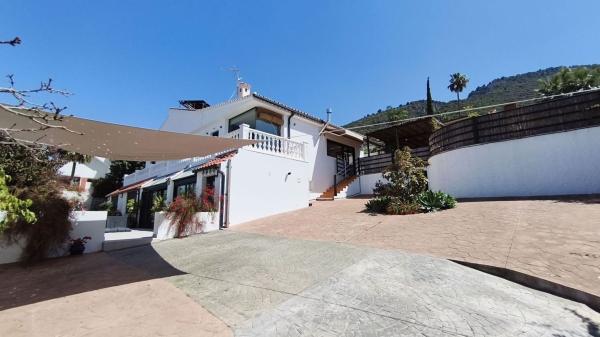 Частный шале на продаже в  Casa o chalet en Manantiales - Lagar - Cortijo, Alhaurín de la Torre, Алхаурин-де-ла-Торре photo 4