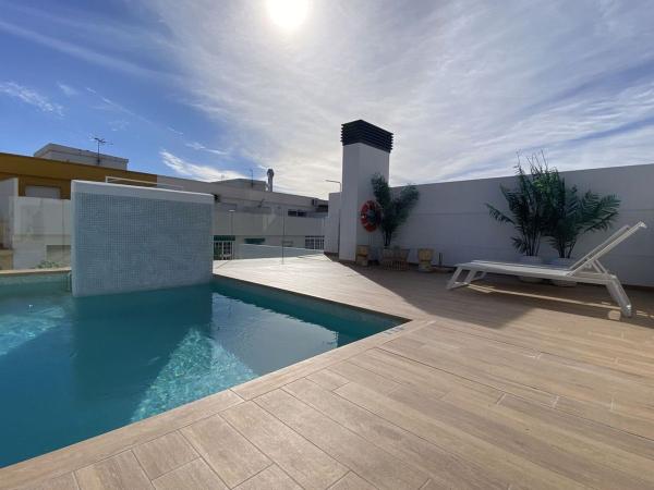 Venta de piso en Piso en Calle San Roque, 56, Puerto de Estepona, Estepona, Estepona
 photo 1