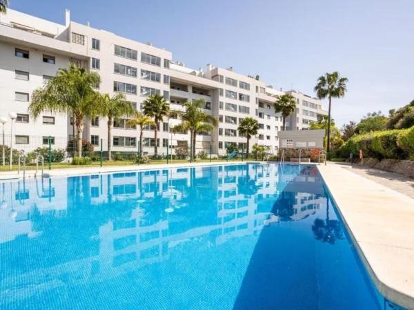 Продажа квартиры на Piso en Avenida de la Encarnación, Zona Sohail, Fuengirola, Фуэнхирола
thumbnail 2