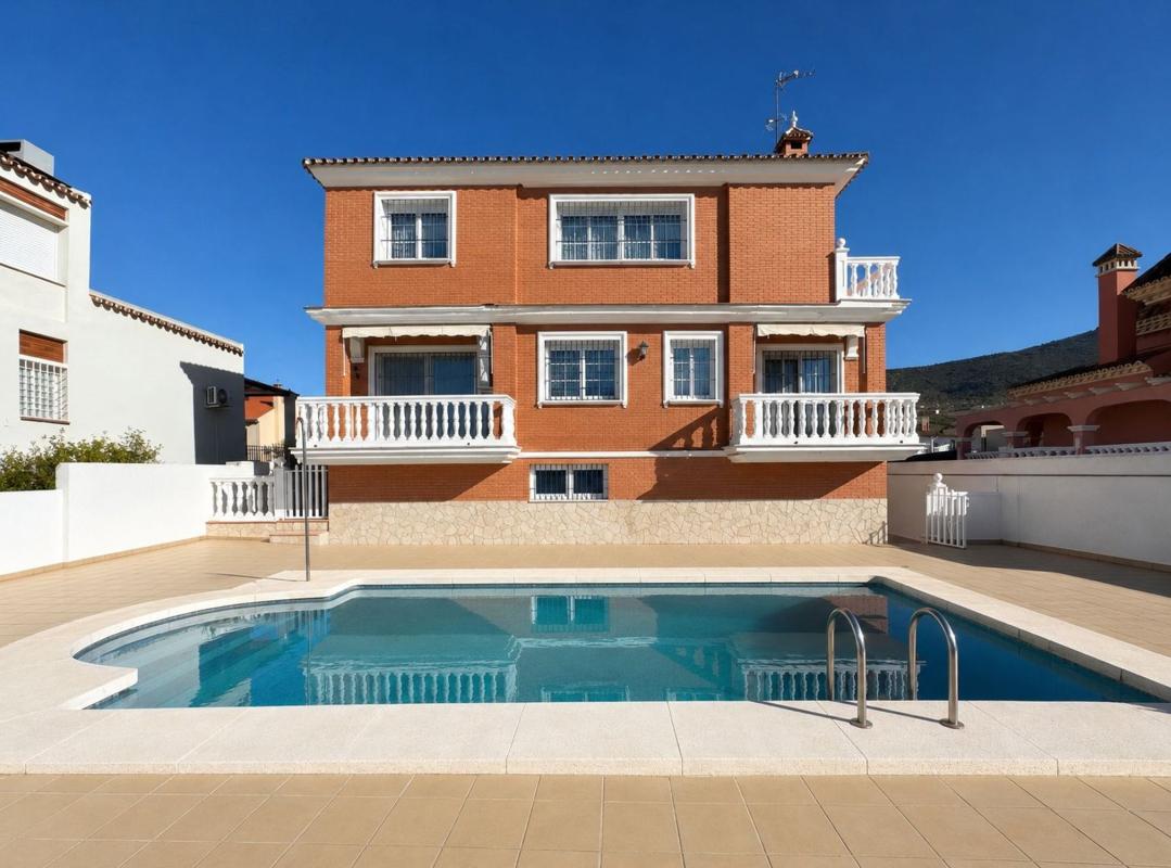 Propiedades en venta y alquiler en España photo 1