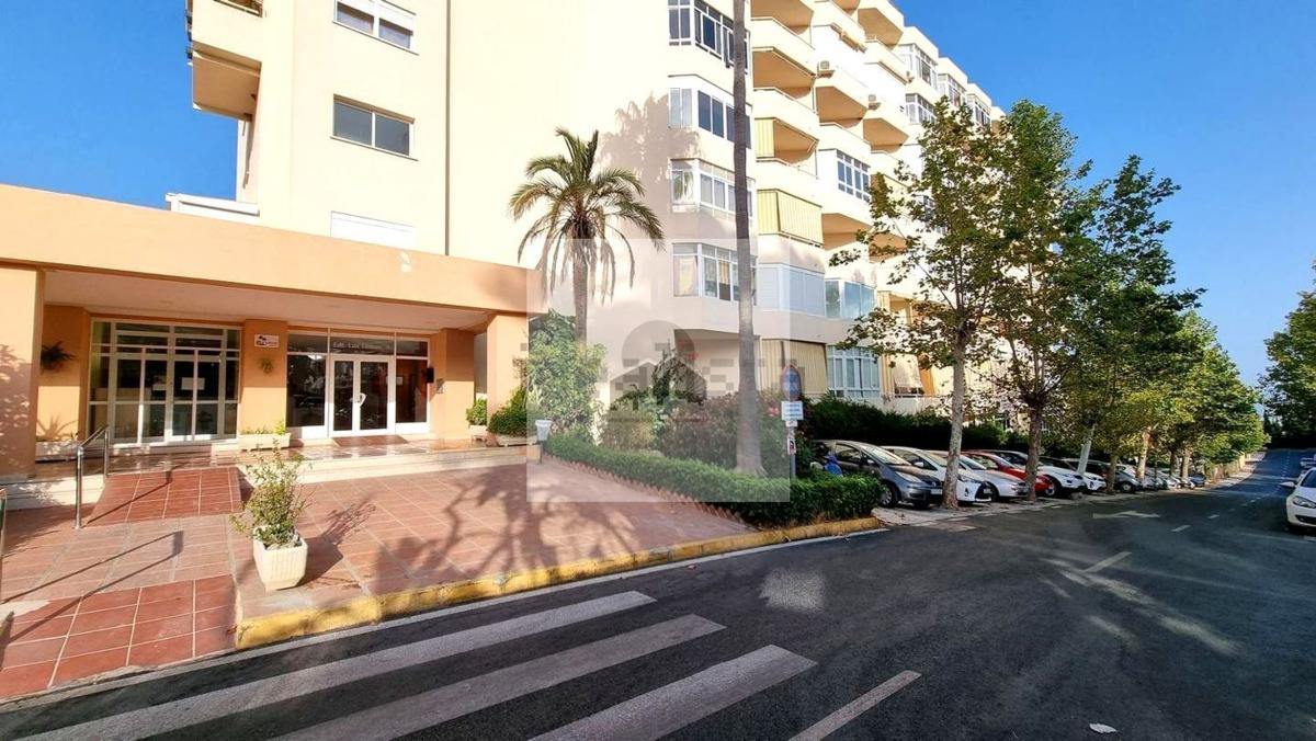 Venta de piso en Piso en Calle Sierra Morena, Las Lomas, Estepona, Estepona
photo 1