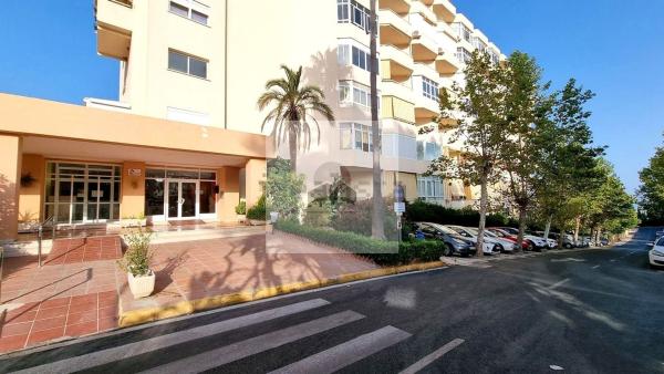 Venta de piso en Piso en Calle Sierra Morena, Las Lomas, Estepona, Estepona
 photo 1