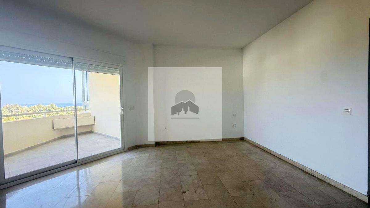 Venta de piso en Piso en Calle Sierra Morena, Las Lomas, Estepona, Estepona
photo 2