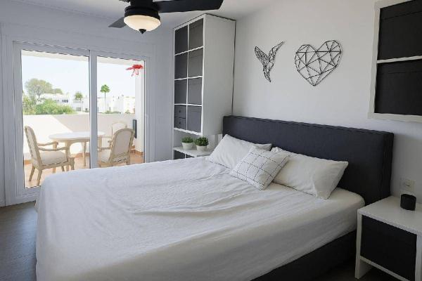 Venta de piso en Piso en Nueva Atalaya, Estepona, Estepona
 photo 1