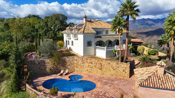 Casa o chalet independiente en Calle Castilla la Mancha, La Mairena, Ojén photo 1