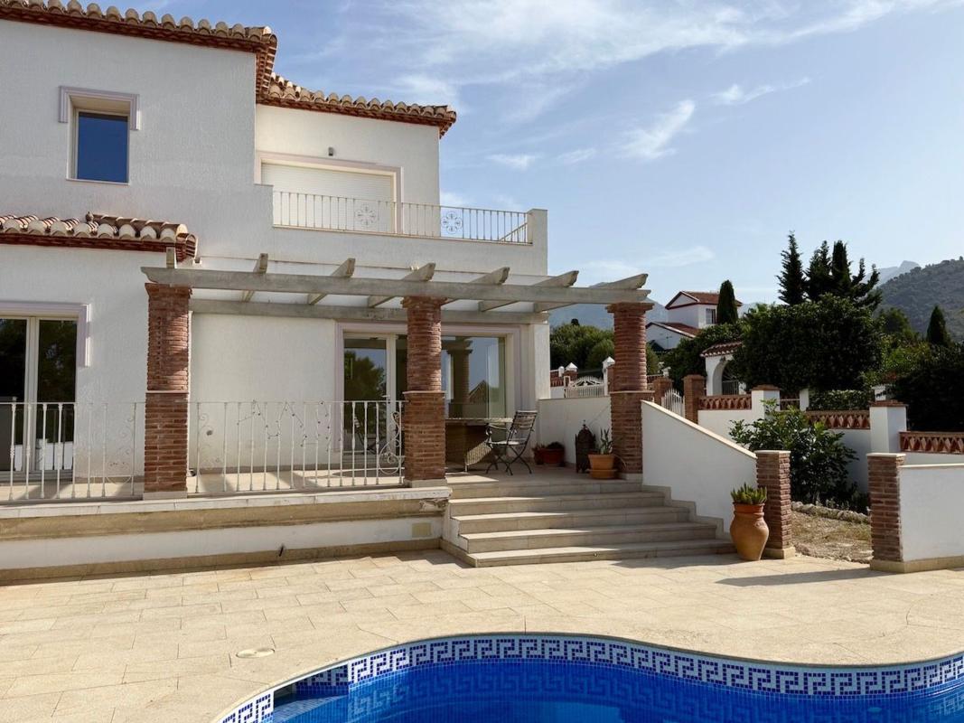 Properties for sale and rent in Spain photo 3