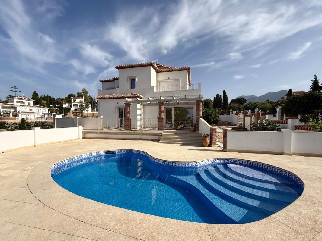 Properties for sale and rent in Spain photo 4