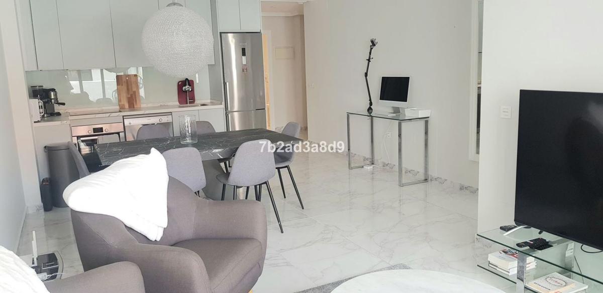 Venta de piso en Piso en Calle Rosalía de Castro, 16, Las Brisas, Marbella, Marbella
photo 2