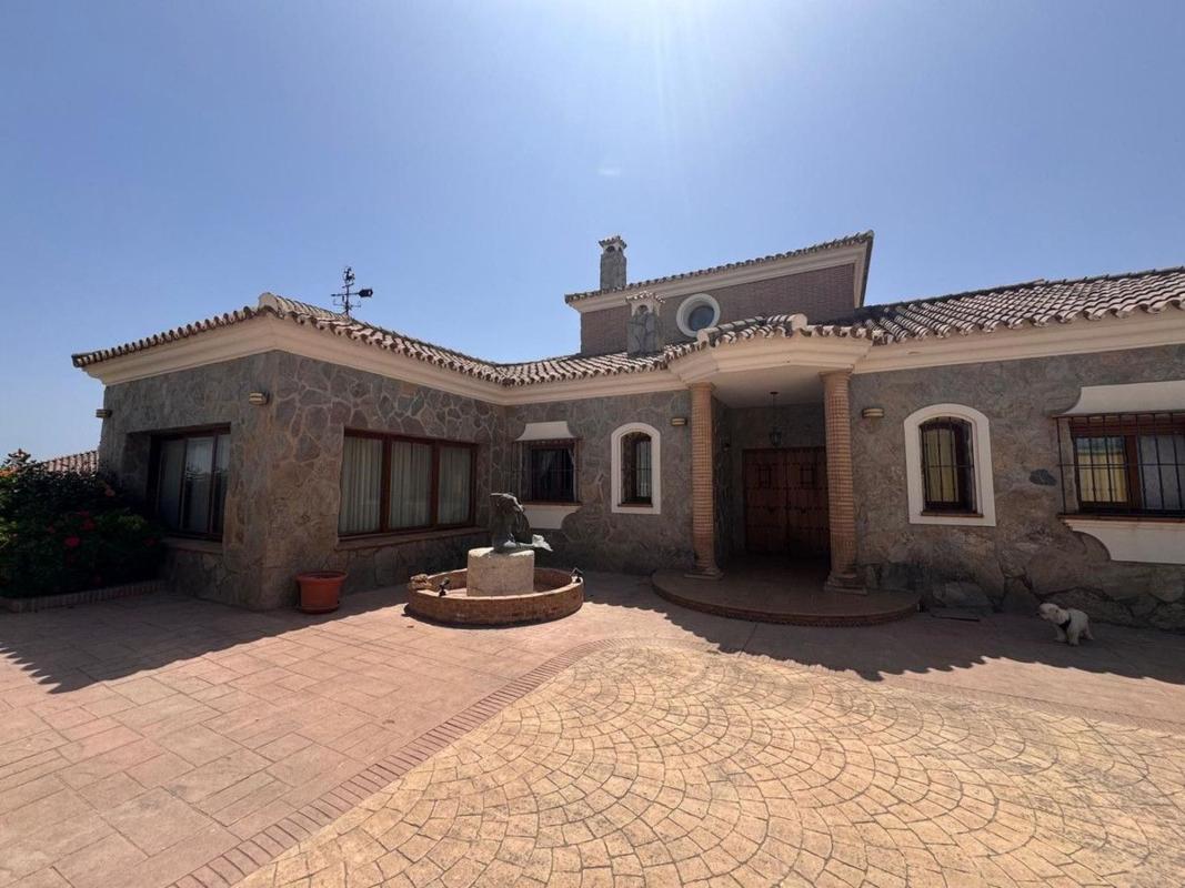 Venta de chalet independiente en Casa o chalet en Calle Miguel Delibes, San Luis de Sabinillas, Manilva, Manilva
photo 1
