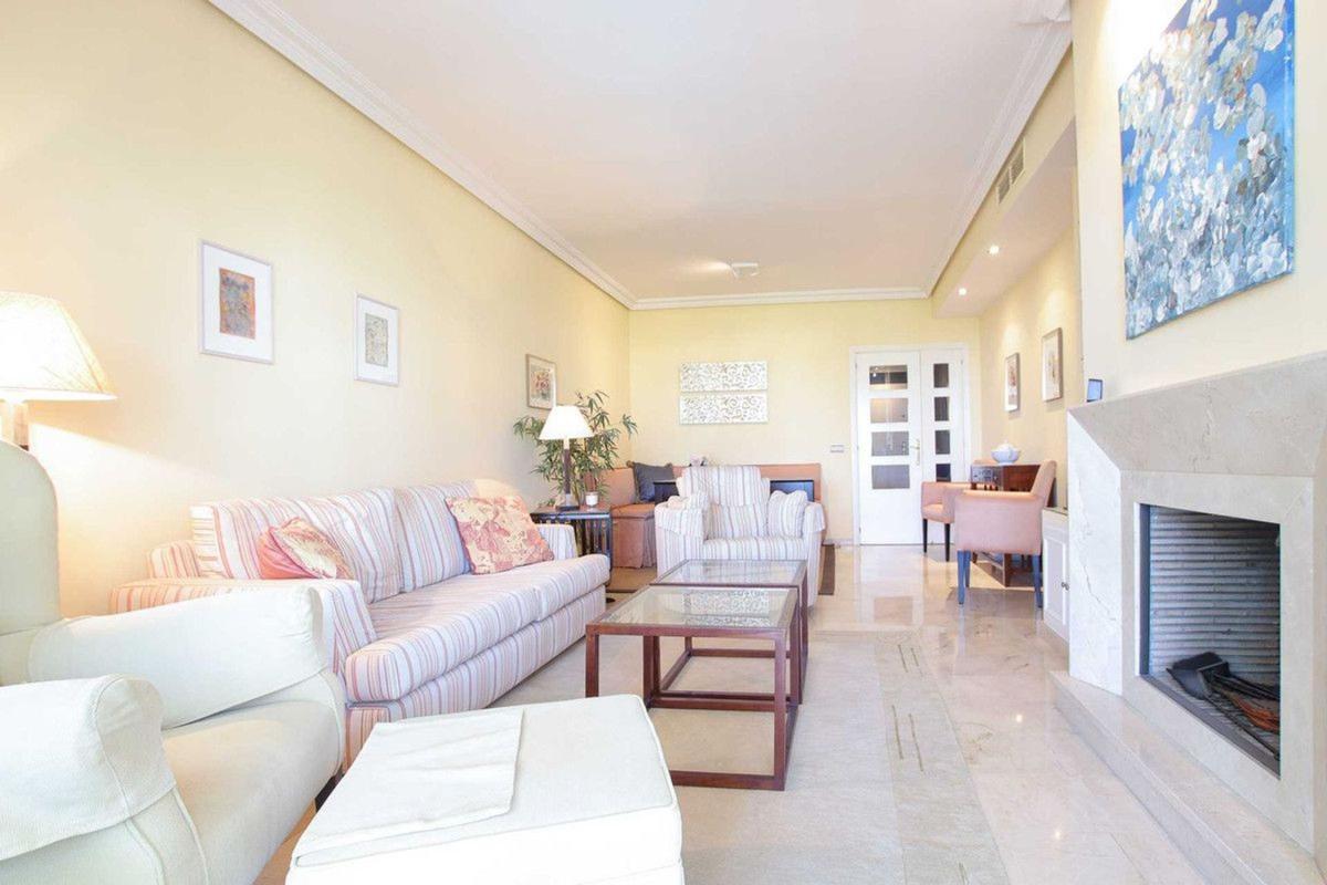 Venta de piso en Piso en Avenida del Prado, Aloha, Marbella, Marbella
 photo 2