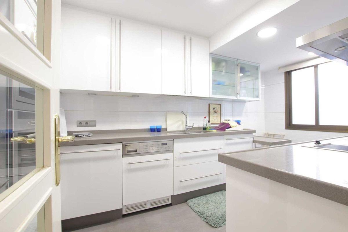 Venta de piso en Piso en Avenida del Prado, Aloha, Marbella, Marbella
 photo 4