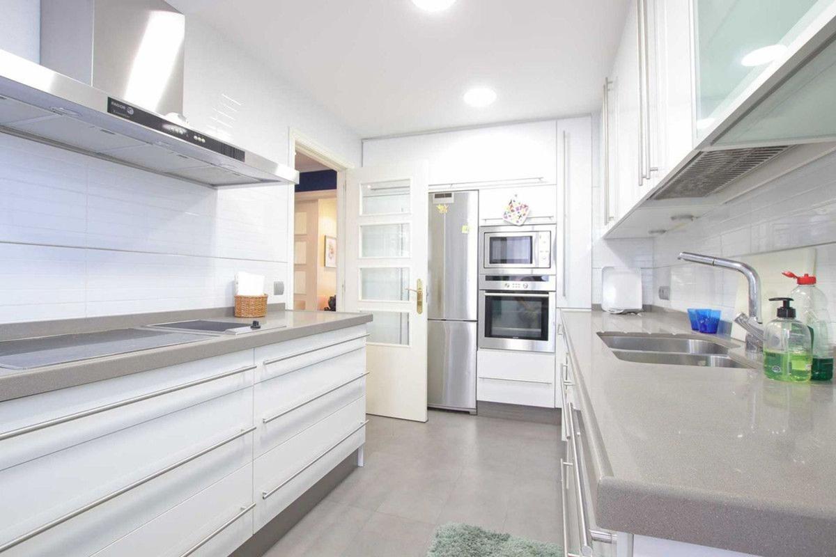 Venta de piso en Piso en Avenida del Prado, Aloha, Marbella, Marbella
 photo 5