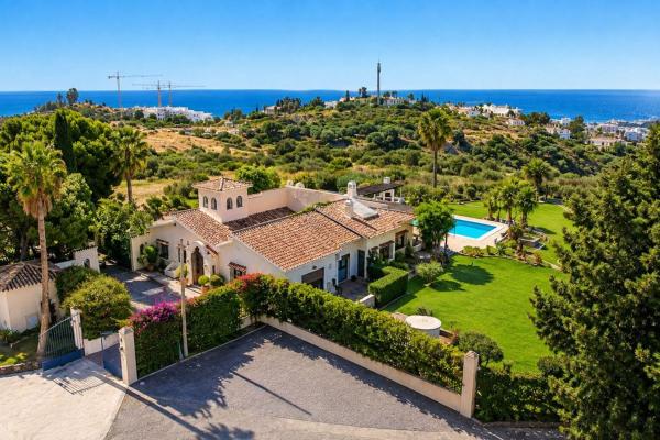 Chalet independiente en venta en Casa o chalet en Avenida España, Centro, Estepona, Estepona
thumbnail 2