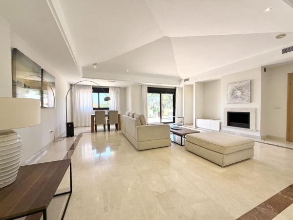 Venta de piso en Piso en Avenida de Julio Iglesias, Puerto Banús, Marbella, Marbella
 photo 4