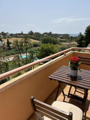 Venta de piso en Piso en Avenida de la Resina, La Concha-Resina Golf, Estepona, Estepona
 photo 1