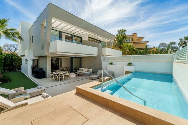 Chalet pareado en Puerto Banús, Marbella photo 1