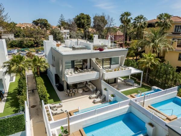 Chalet pareado en Puerto Banús, Marbella thumbnail 2