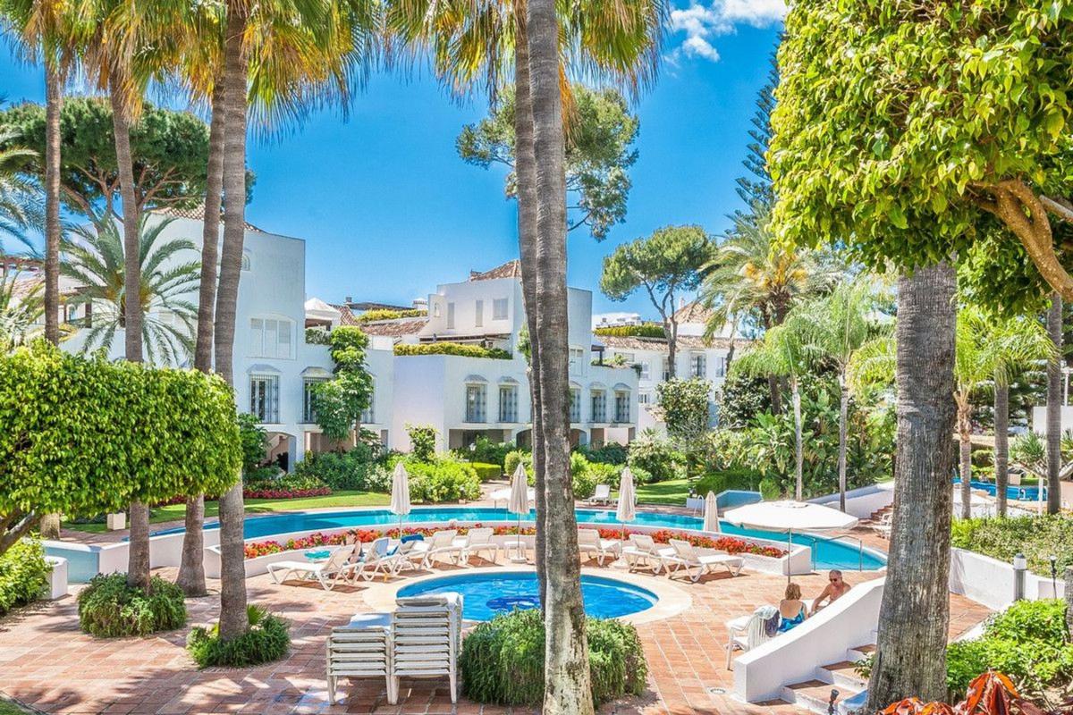 Venta de piso en Piso en Avenida Atolon de Coral, Romana Playa, Marbella, Marbella
photo 1