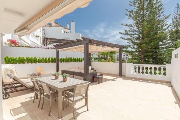 Venta de piso en Piso en Avenida Atolon de Coral, Romana Playa, Marbella, Marbella
thumbnail 2