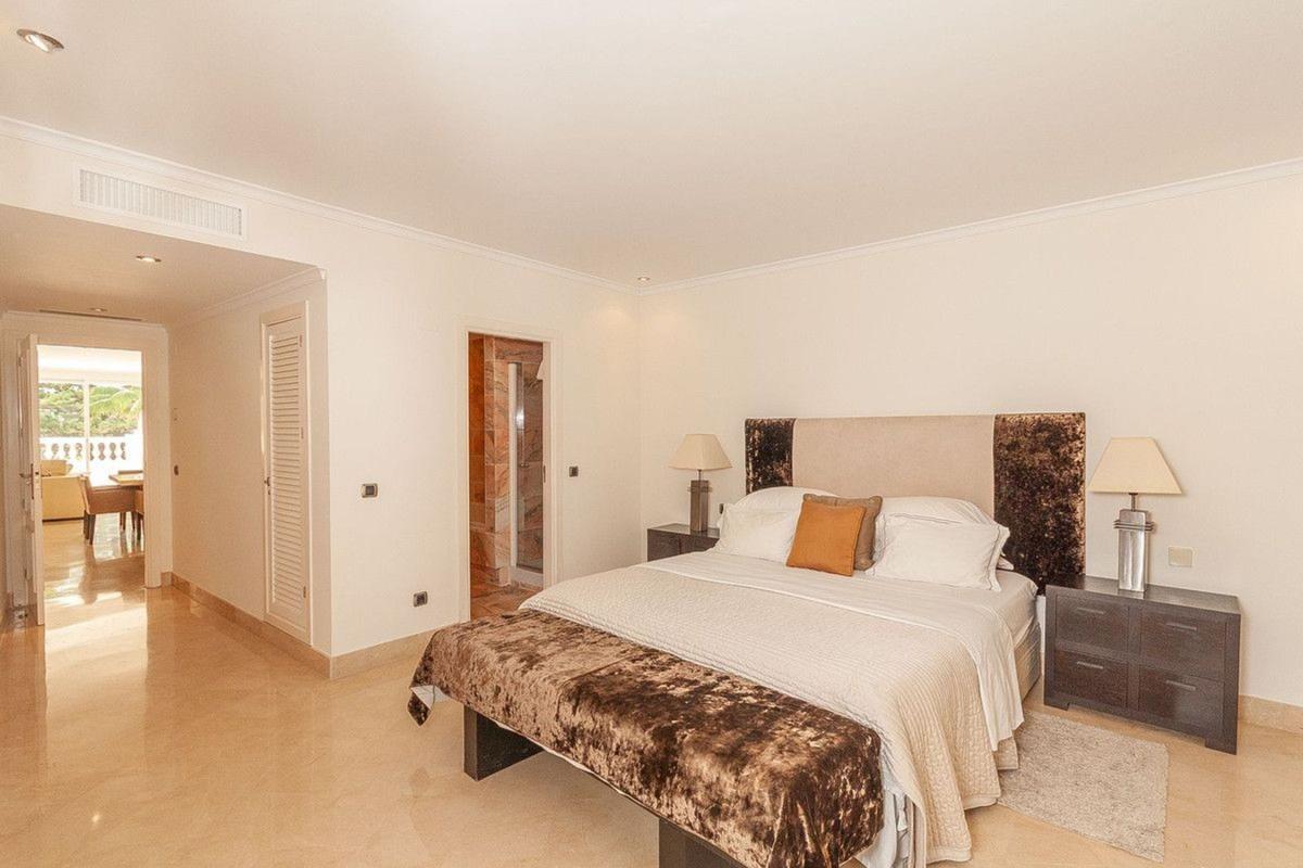 Venta de piso en Piso en Avenida Atolon de Coral, Romana Playa, Marbella, Marbella
photo 5