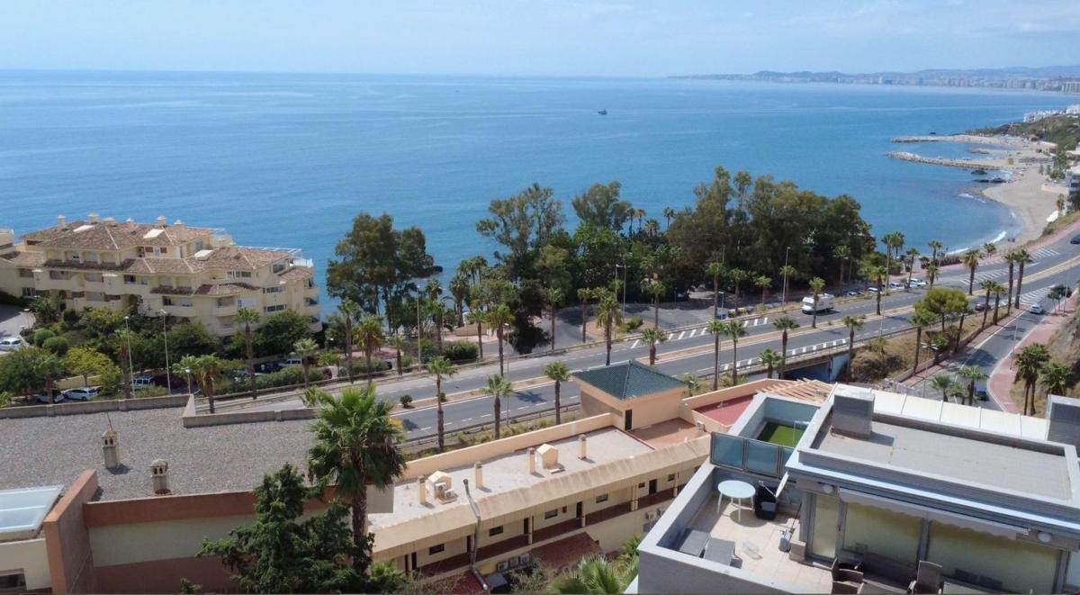 Sprzedaż mieszkania w Piso en Calle Faro, Zona Centro Comercial Torrequebrada, Benalmádena, Benalmádena
photo 1