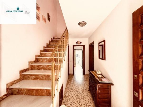 Chalet independiente en venta en Casa o chalet en Calle Portada, Centro, Estepona, Estepona
thumbnail 3
