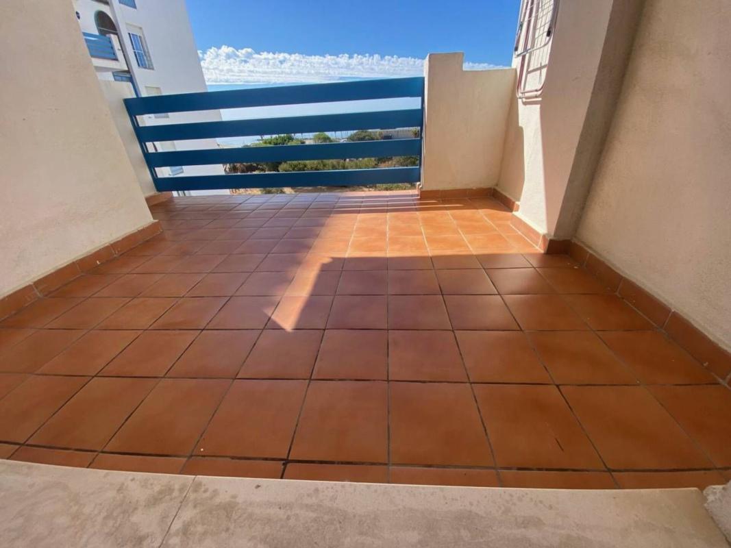 Sprzedaż mieszkania w Piso en Avenida Carmen, 5, Puerto de Estepona, Estepona, Estepona
 photo 3