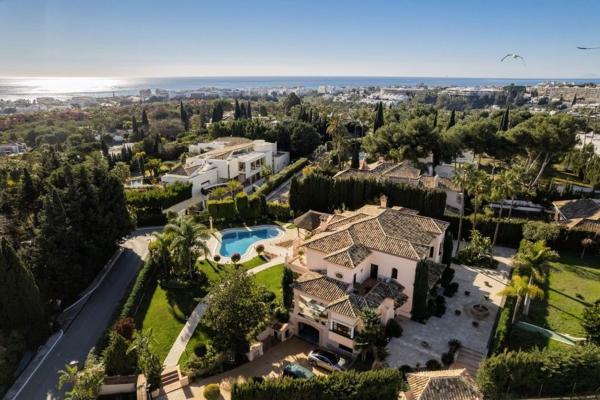 Casa o chalet independiente en Alonso Cano-Atalaya Rio V, 45, La Dama de Noche-La Alzambra, Marbella thumbnail 1