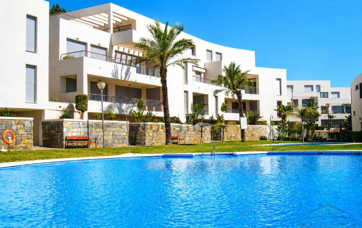Venta de piso en Piso en Alto de los Monteros, Marbella, Marbella
 photo 3