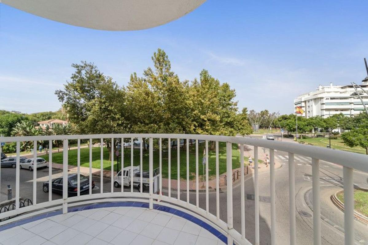 Продажа квартиры на Piso en Calle Churruca, Zona Sohail, Fuengirola, Фуэнхирола
photo 1