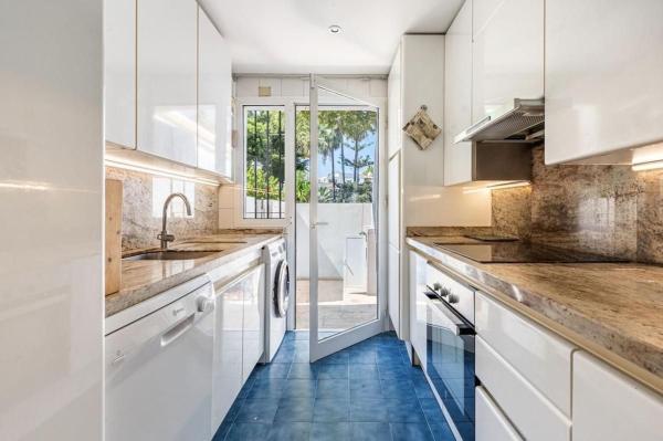 Chalet adosado en Calle Cerquilla de Nagûeles s/n, Lomas de Marbella Club, Marbella photo 4